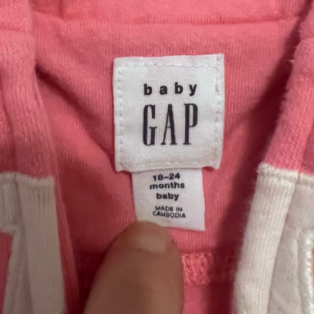 18-24 Gap zip - Picture 2 of 2